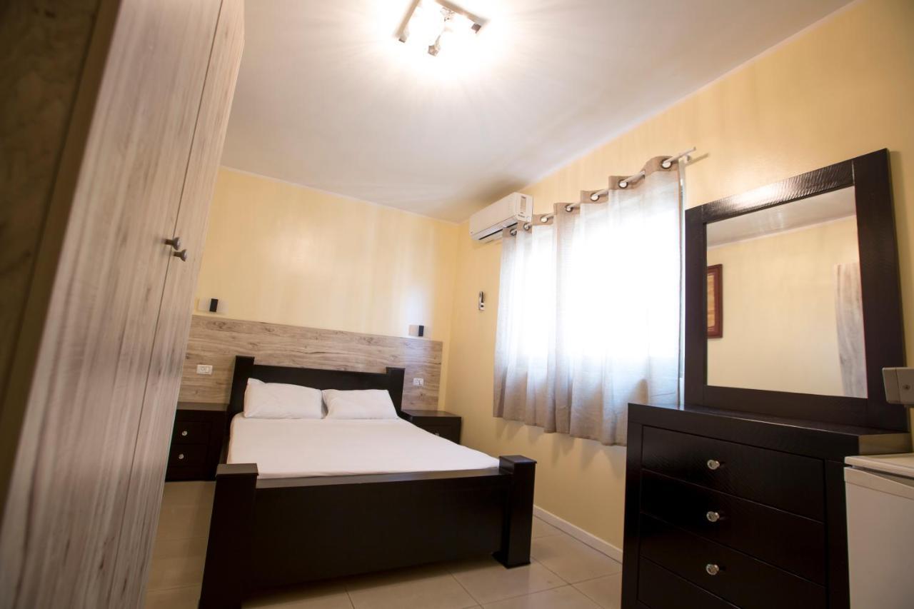 Central Laguardia Hotel Tel Aviv Eksteriør billede